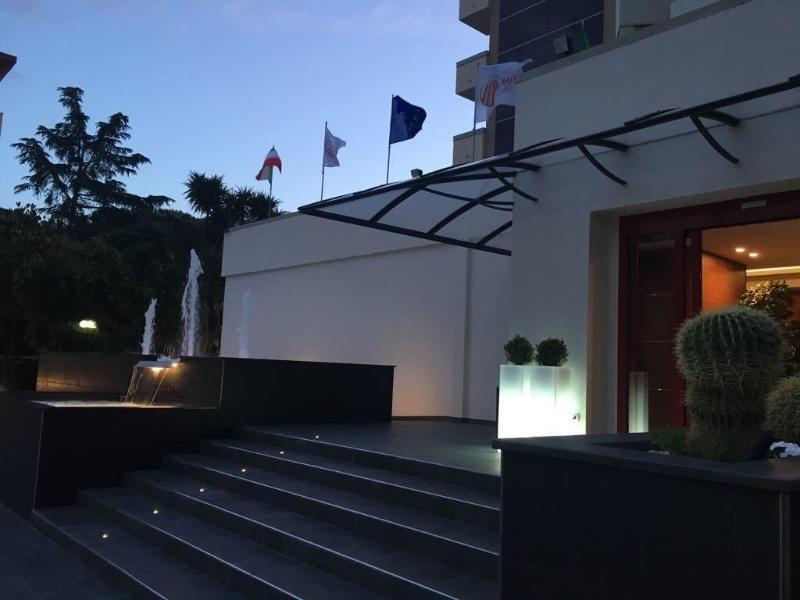 Domus Grand Hotel Rende Buitenkant foto