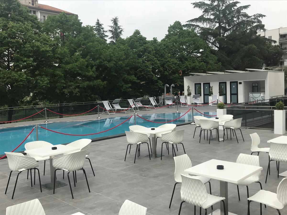 Domus Grand Hotel Rende Buitenkant foto